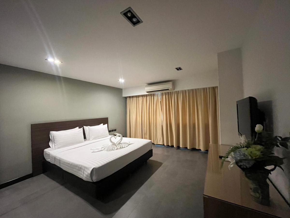 14 Living Hotel Bangkok Exterior photo