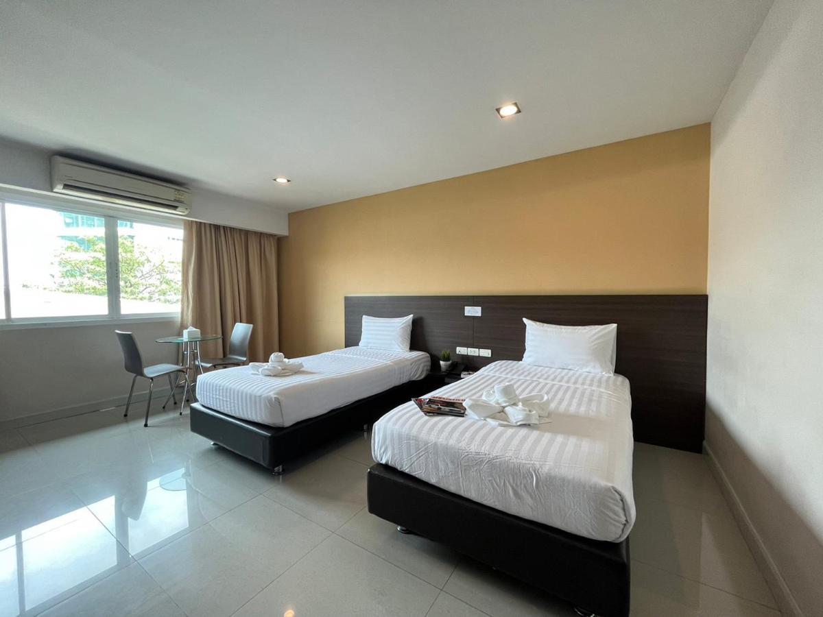 14 Living Hotel Bangkok Exterior photo