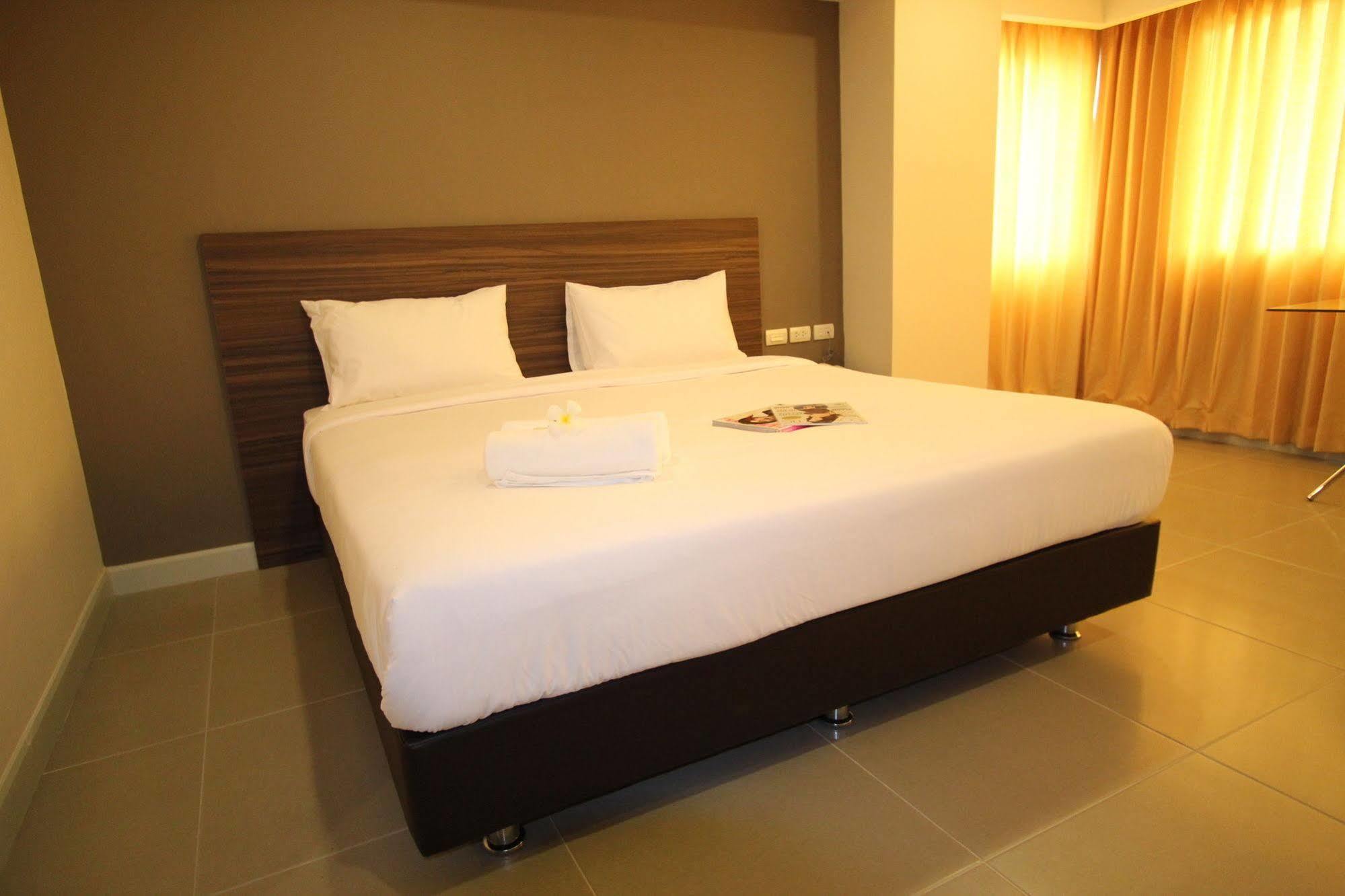 14 Living Hotel Bangkok Exterior photo