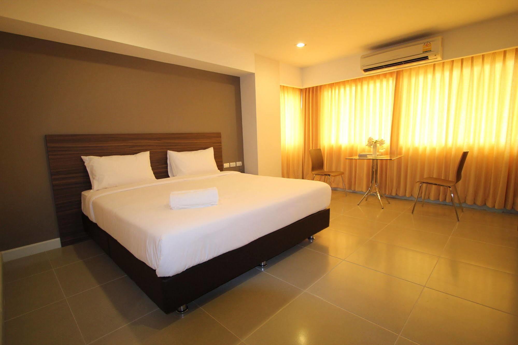 14 Living Hotel Bangkok Exterior photo